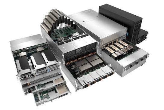 Design studio with GPU rendering hardware for real-time visualization